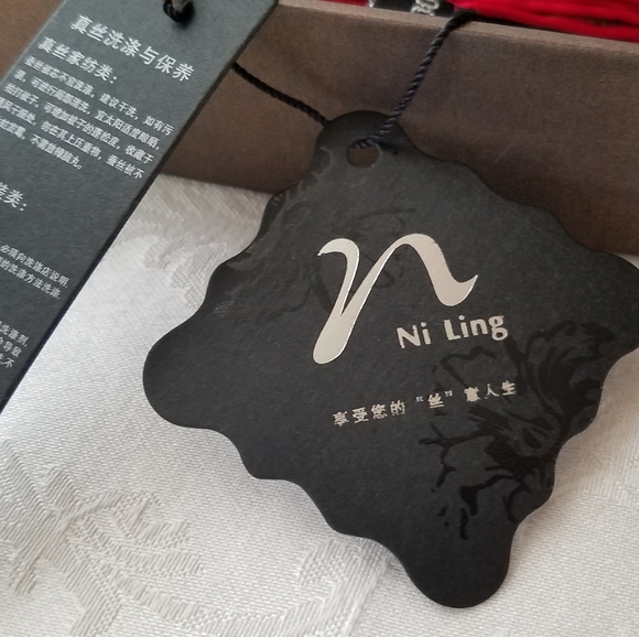 New Adorable Silk Floral Scarf - Picture 14 of 15